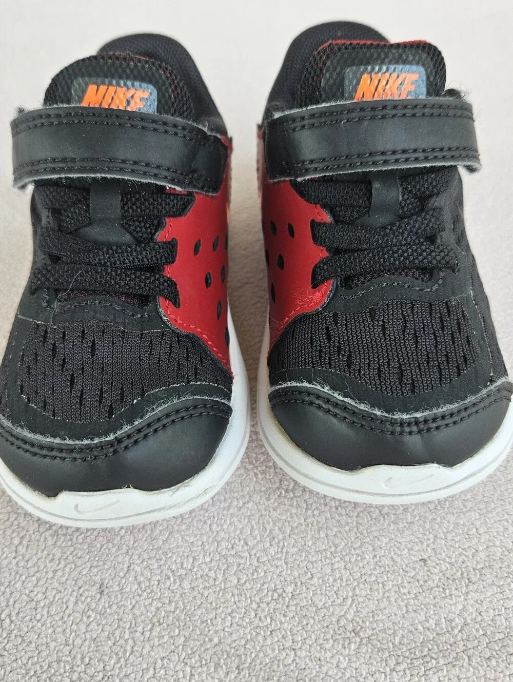 Nike Flex Run TD Sneaker Toddler SZ 6C Hook & Loop Black Red 904239-005